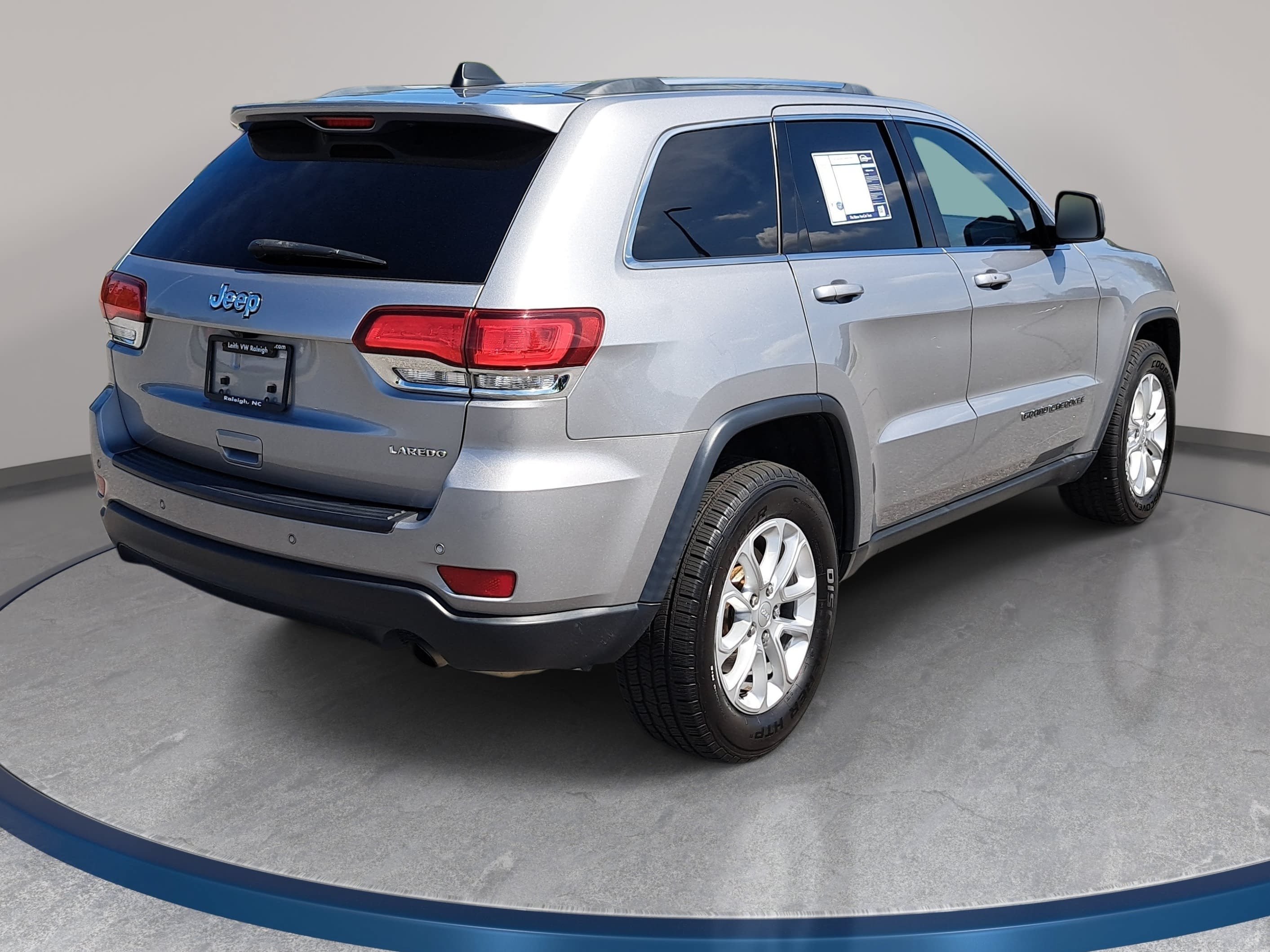 Used 2021 Jeep Grand Cherokee Laredo RWD image 5
