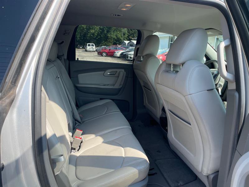 Used 2010 Chevrolet Traverse LT FWD image 13
