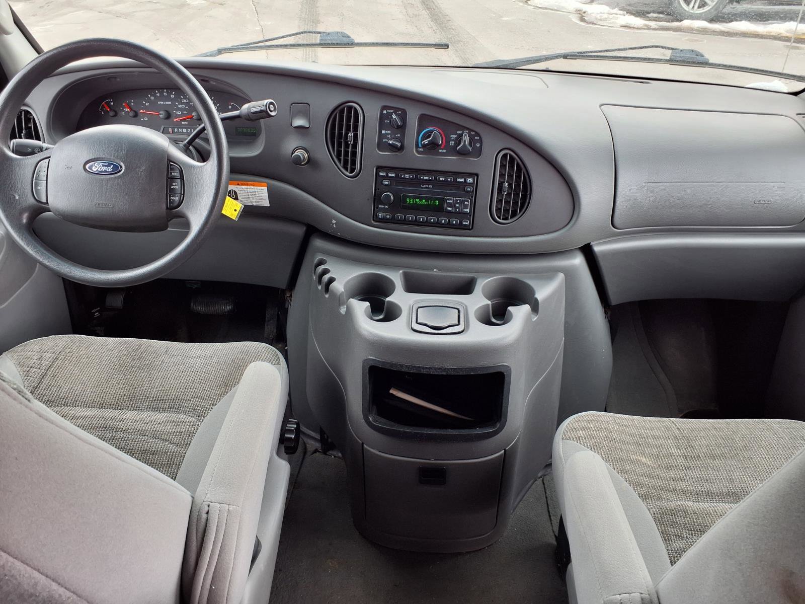 Used 2004 Ford E-350 and Econoline 350 XLT image 7