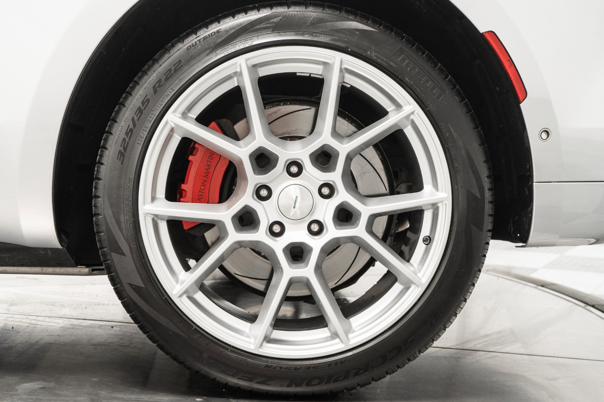 Used 2022 Aston Martin DBX image 11