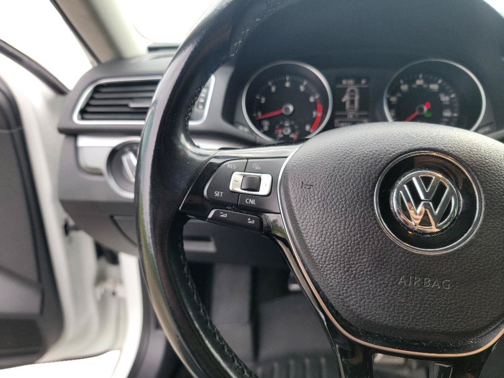 Used 2017 Volkswagen Passat 1.8T R-Line FWD image 15
