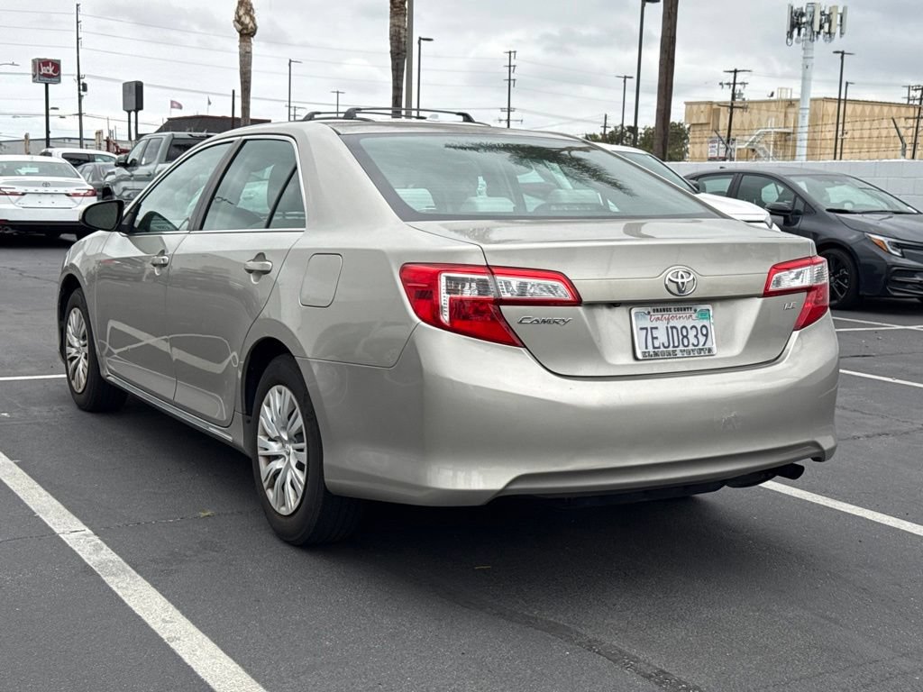 Used 2014 Toyota Camry LE FWD image 3