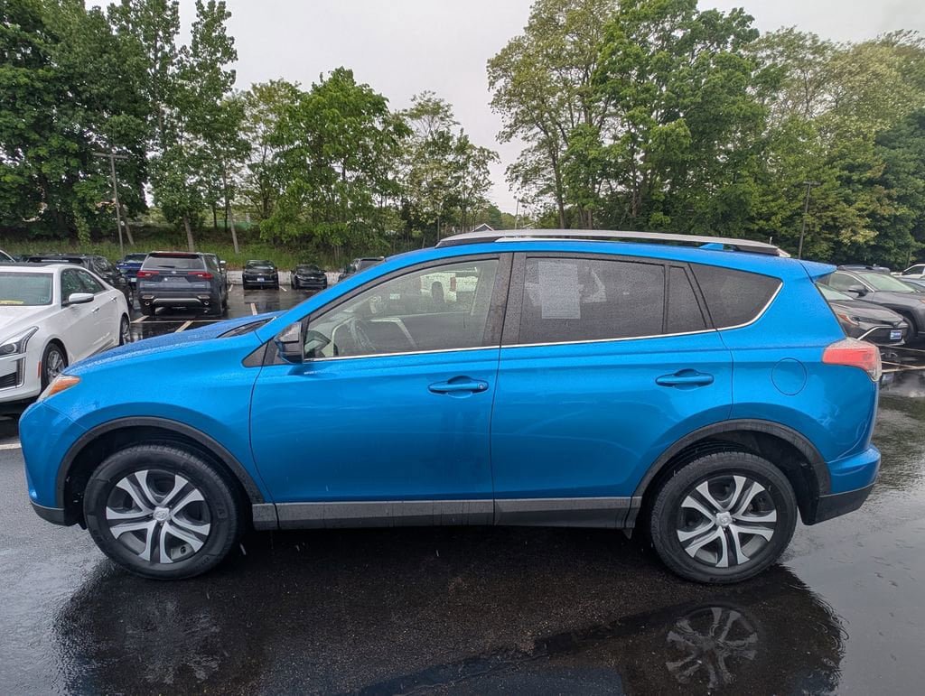 Used 2018 Toyota RAV4 LE w/ All Weather Liner Package AWD/4WD image 3