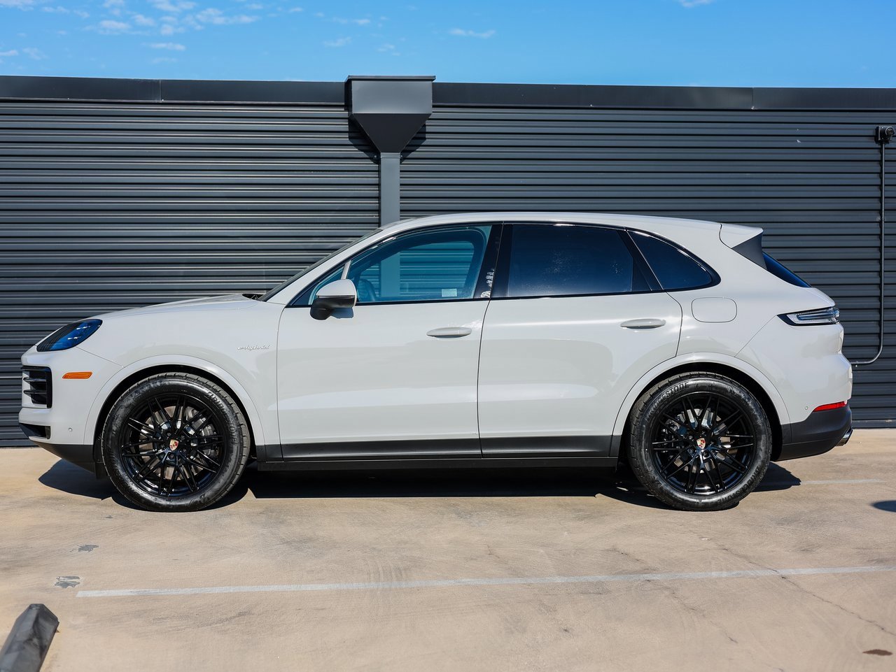 New 2025 Porsche Cayenne E-Hybrid image 2