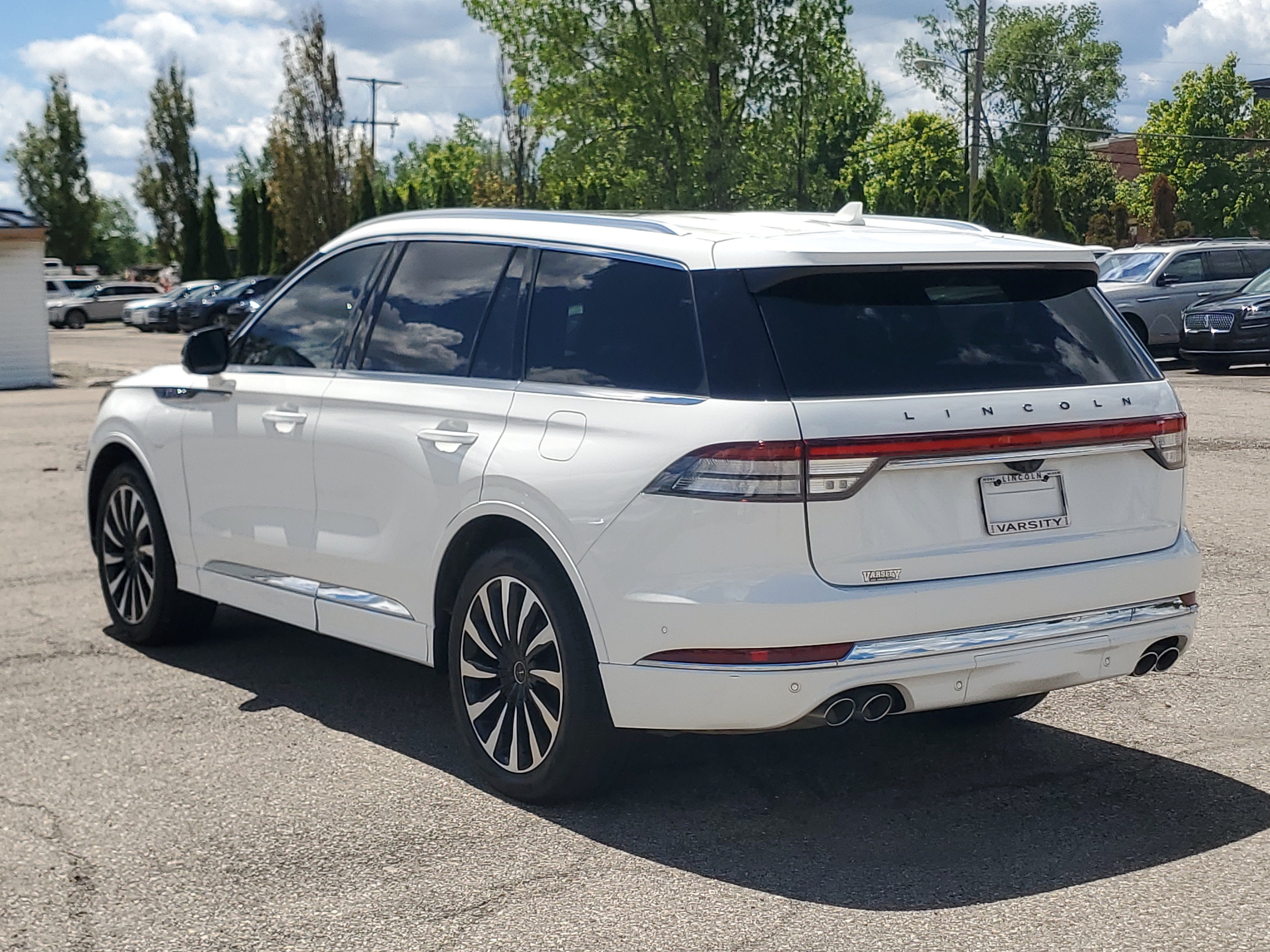 Certified 2023 Lincoln Aviator Black Label Grand Touring w/ Class IV Trailer Tow Package AWD/4WD image 4