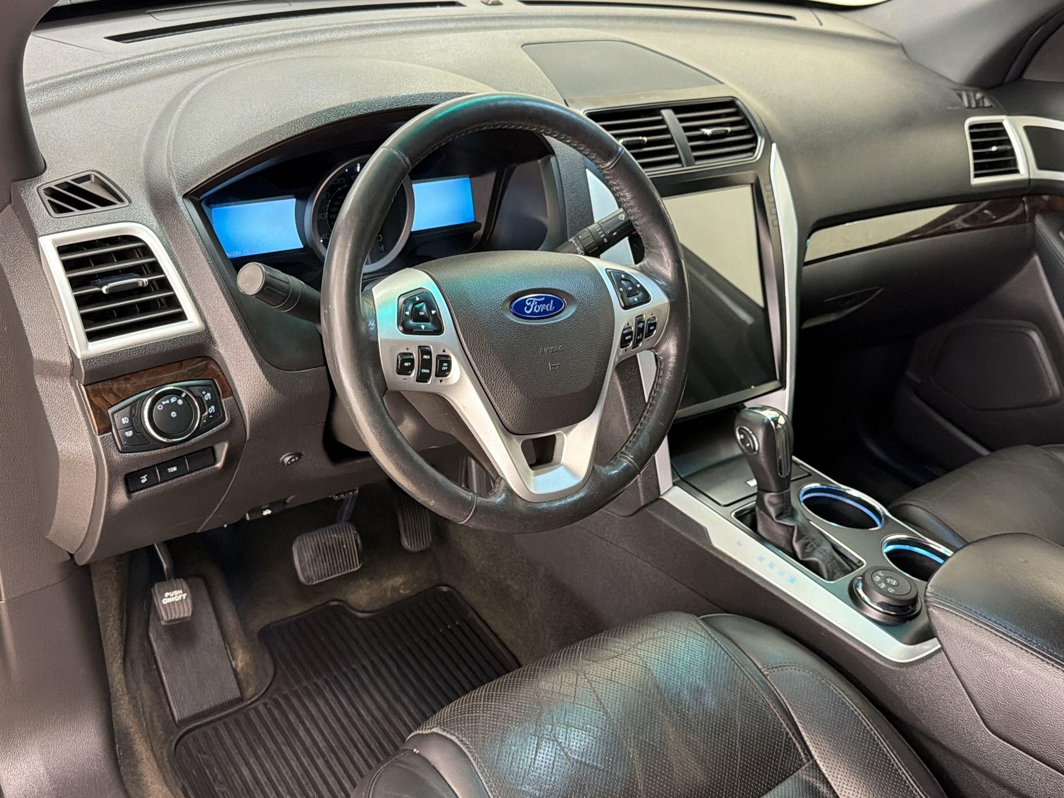 Used 2014 Ford Explorer Limited w/ Equipment Group 301A AWD/4WD image 4
