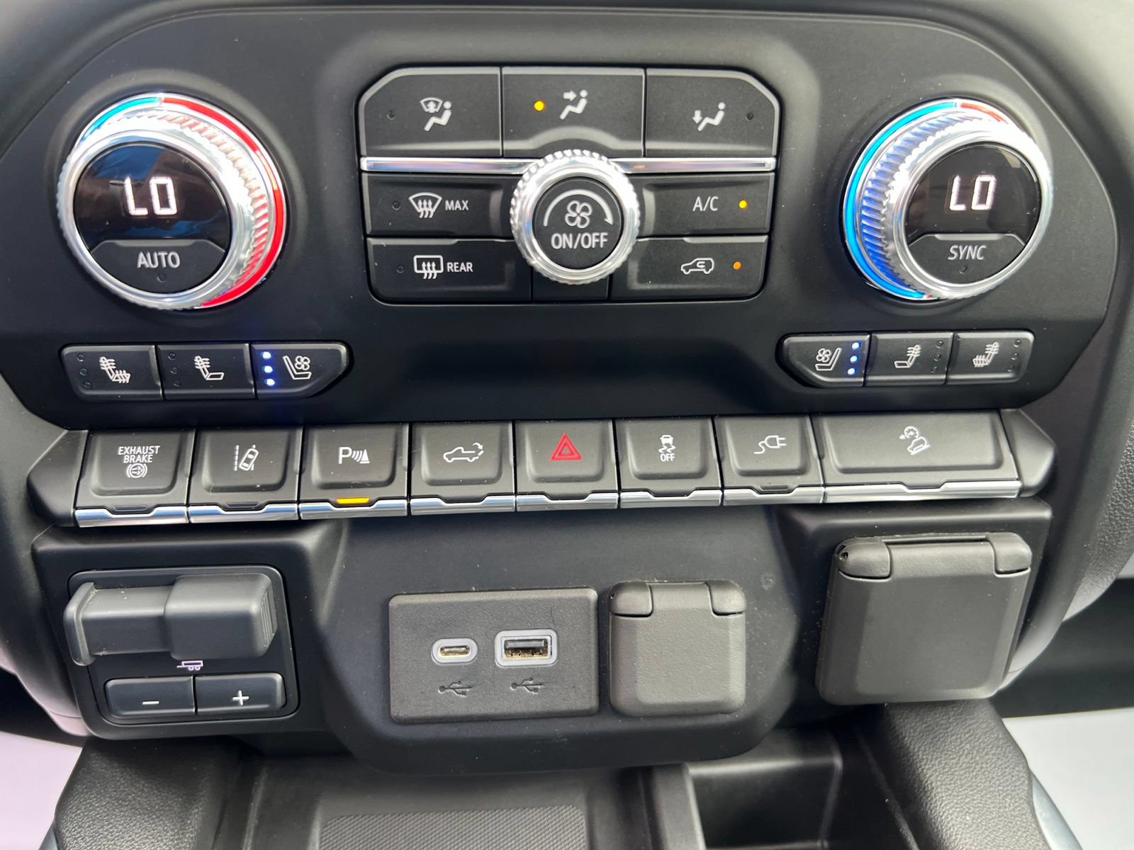 Used 2020 GMC Sierra 2500 Denali w/ Denali Ultimate Package AWD/4WD image 49