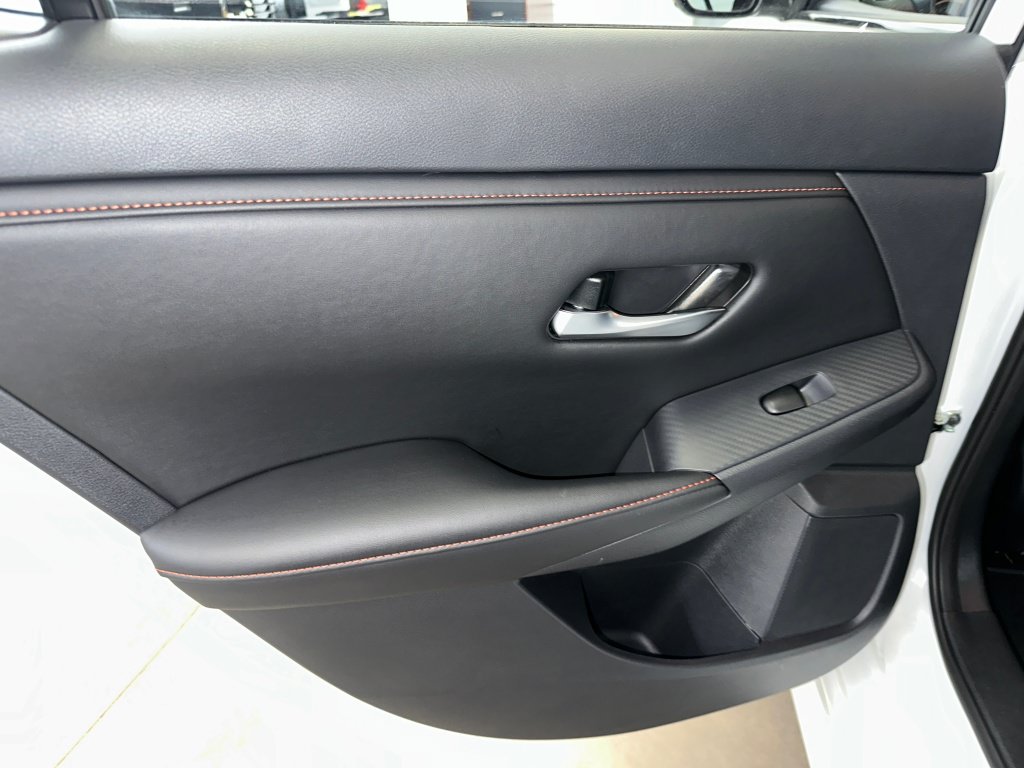 Used 2025 Nissan Sentra SR FWD image 16