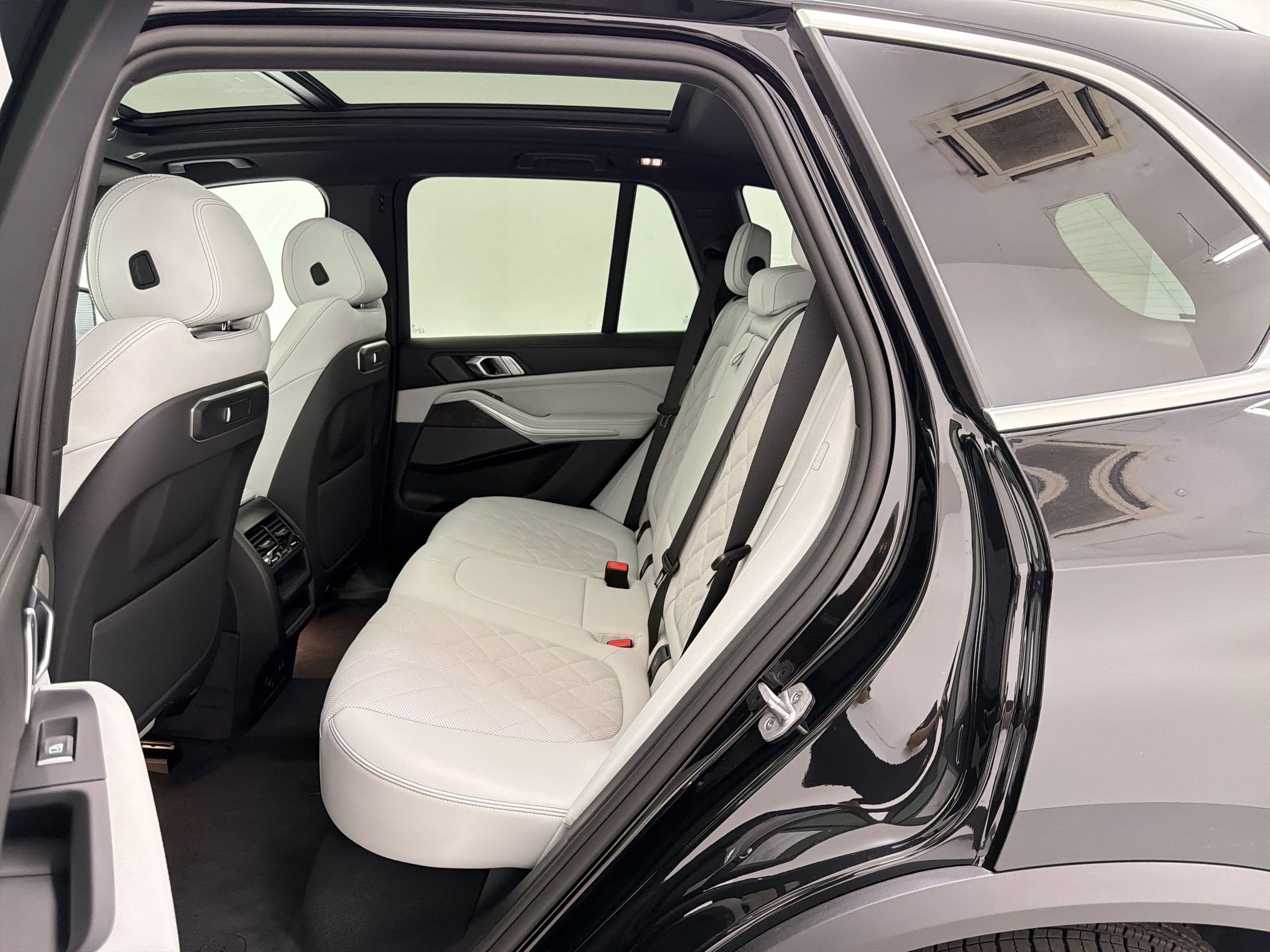 New 2026 BMW X5 xDrive40i w/ Premium Package AWD/4WD image 14