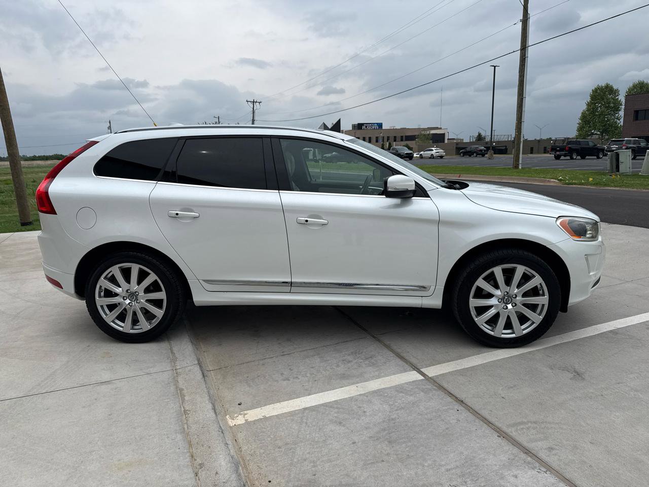 Used 2015 Volvo XC60 T6 Platinum w/ Inscription Package AWD/4WD image 8