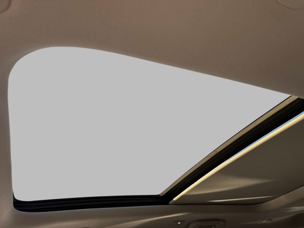 Used 2023 Jeep Grand Cherokee 4WD 4xe w/ Luxury Tech Group II image 24