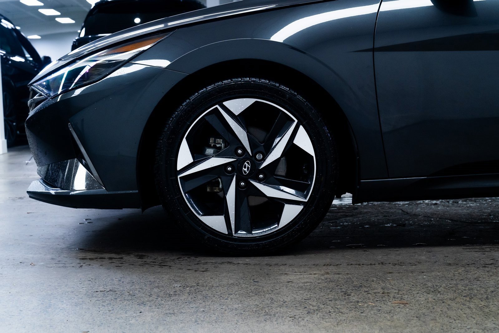 Used 2021 Hyundai Elantra Limited image 7