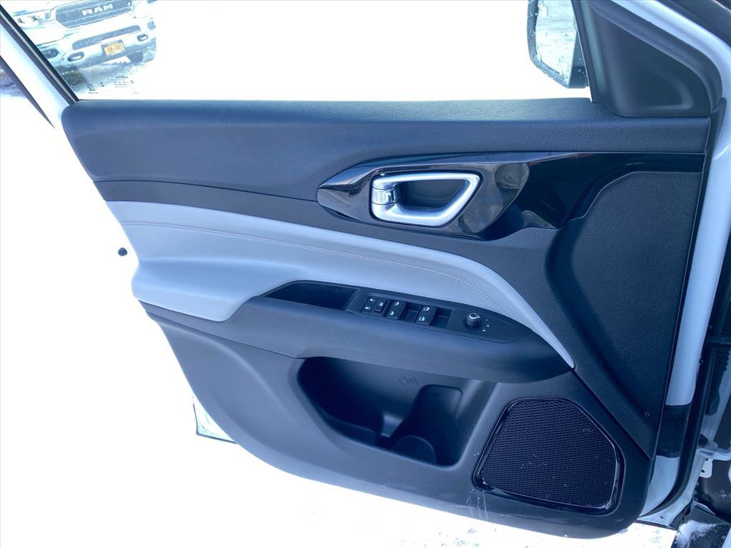 Used 2023 Jeep Compass Limited image 19