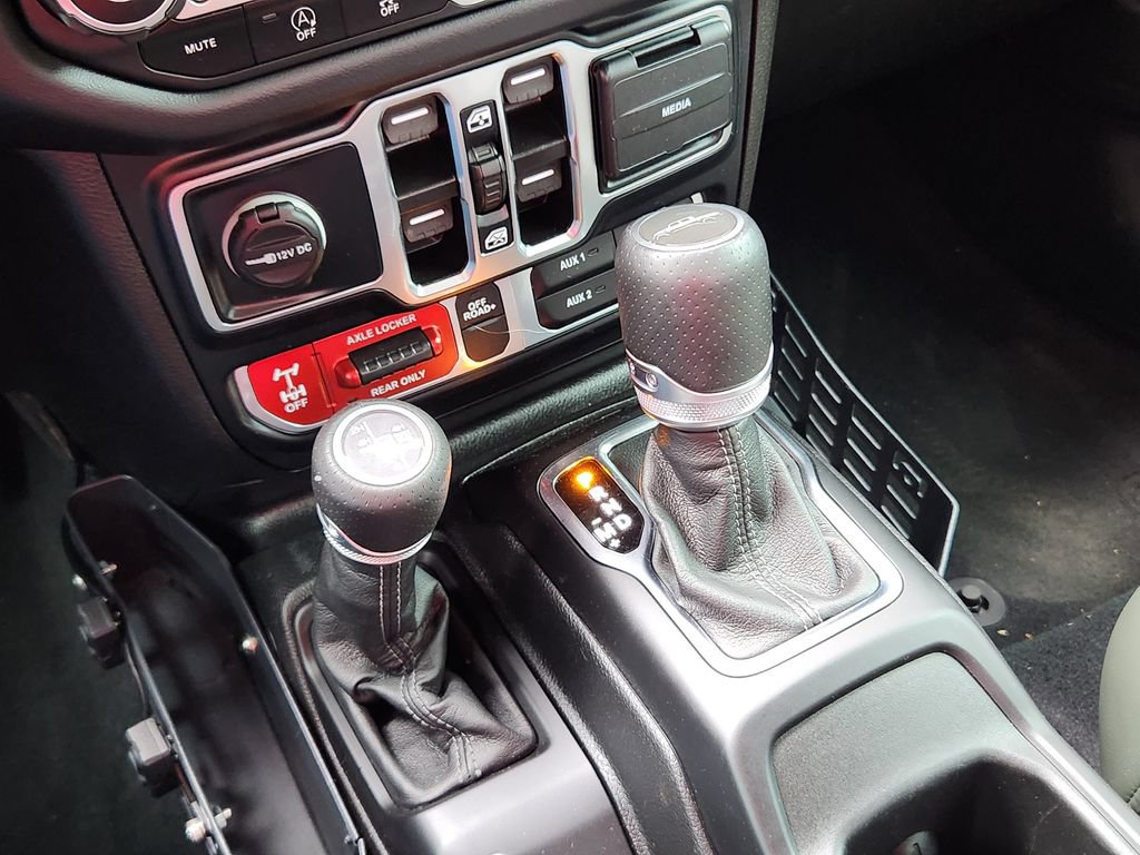 Used 2024 Jeep Gladiator Mojave AWD/4WD image 20