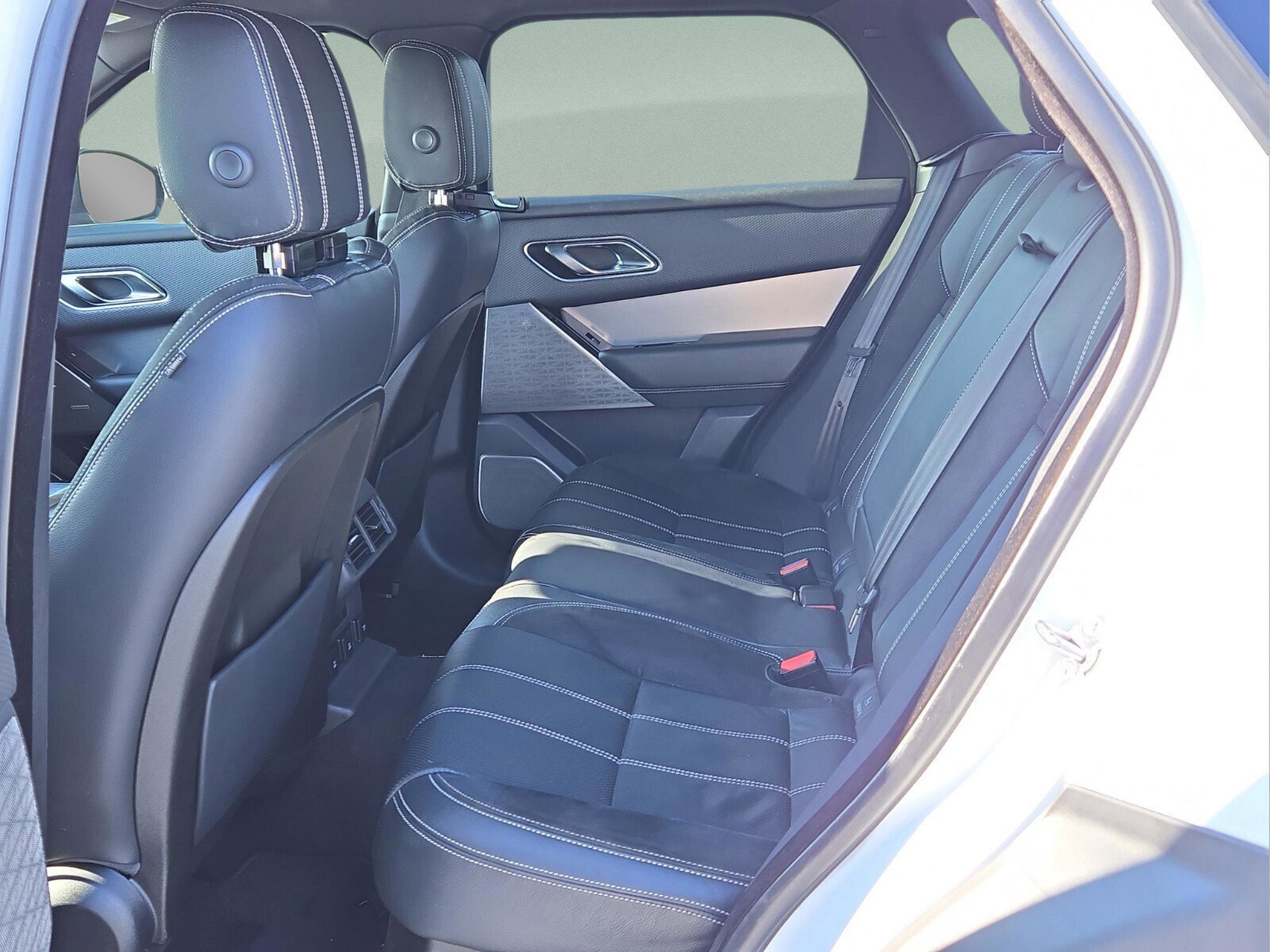 Used 2019 Land Rover Range Rover Velar R-Dynamic SE image 9