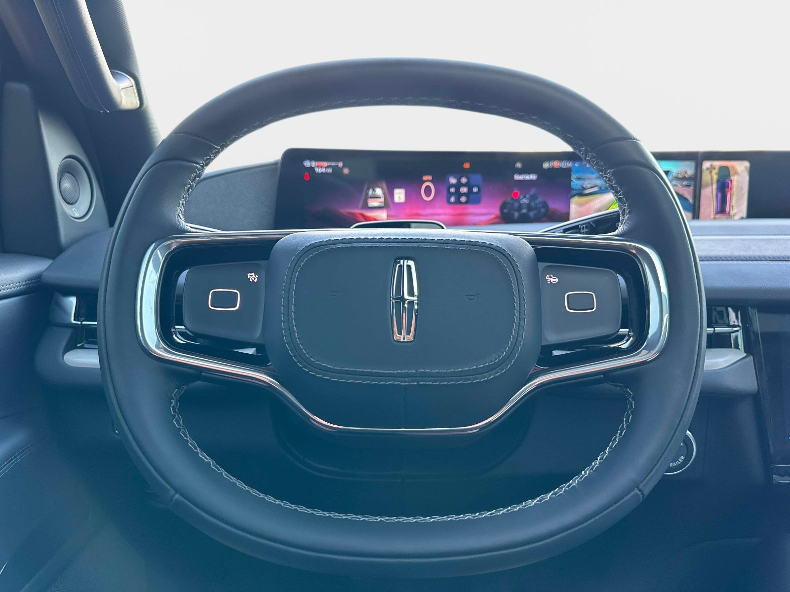 Used 2025 Lincoln Navigator Reserve w/ Jet Appearance Package image 30