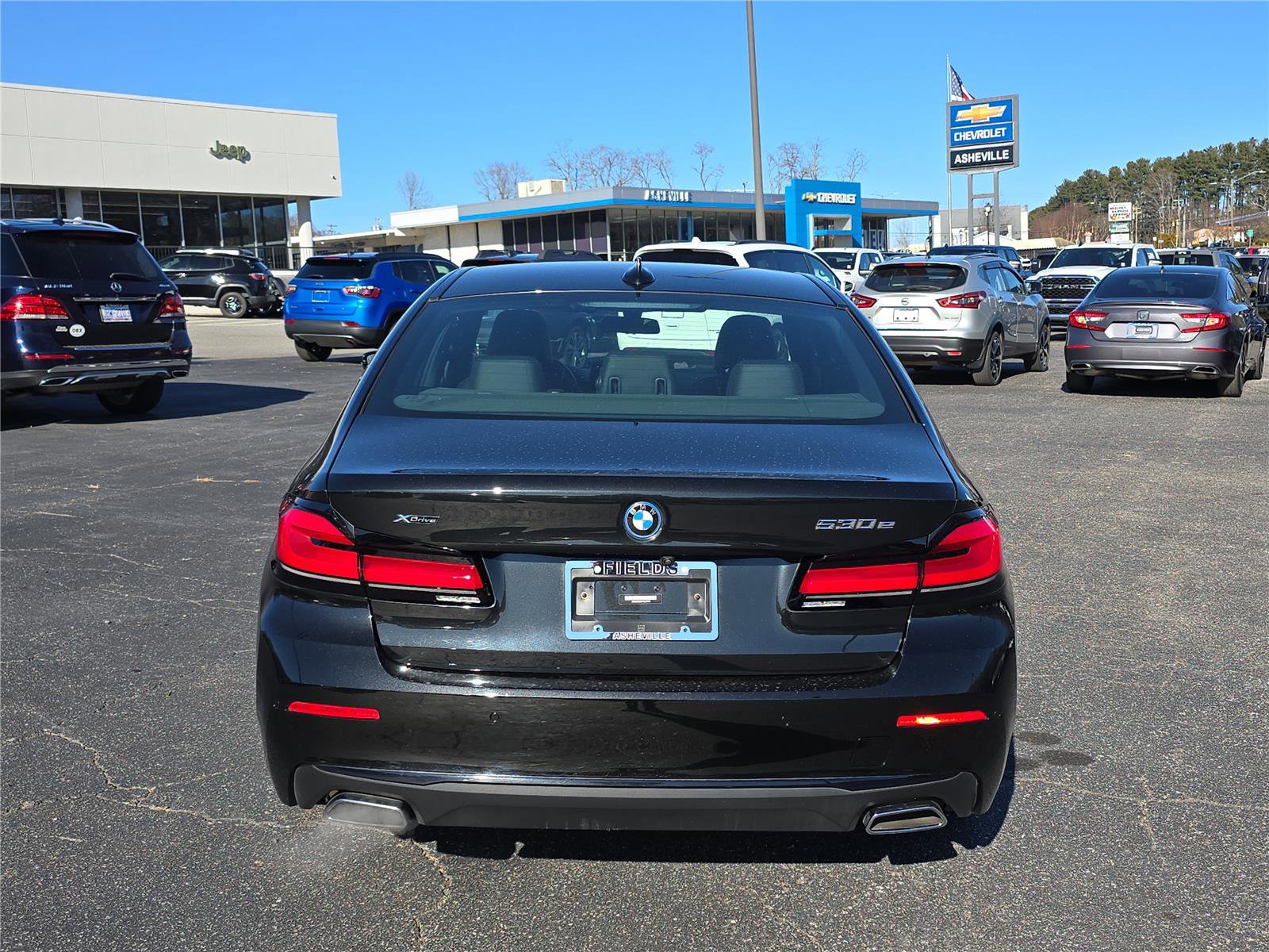 Used 2023 BMW 530e xDrive w/ Premium Package image 4