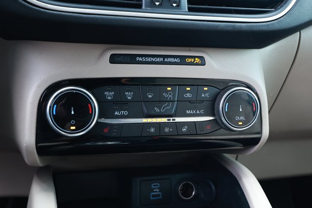 Used 2022 Ford Escape SEL w/ Technology Package FWD image 19