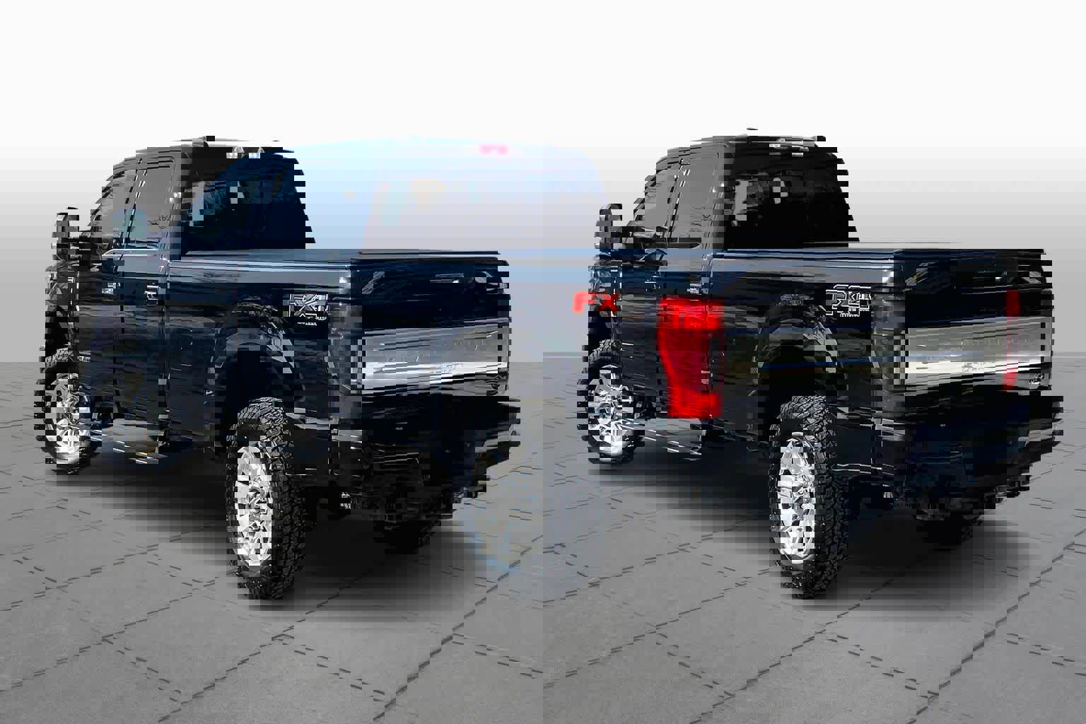 Used 2022 Ford F250 Platinum w/ FX4 Off-Road Package image 12