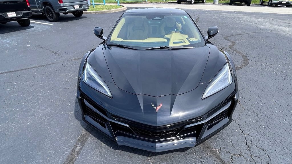 Used 2024 Chevrolet Corvette Z06 RWD image 2