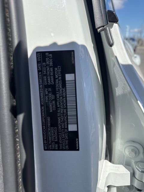 Used 2025 Volvo XC60 B5 Plus image 28