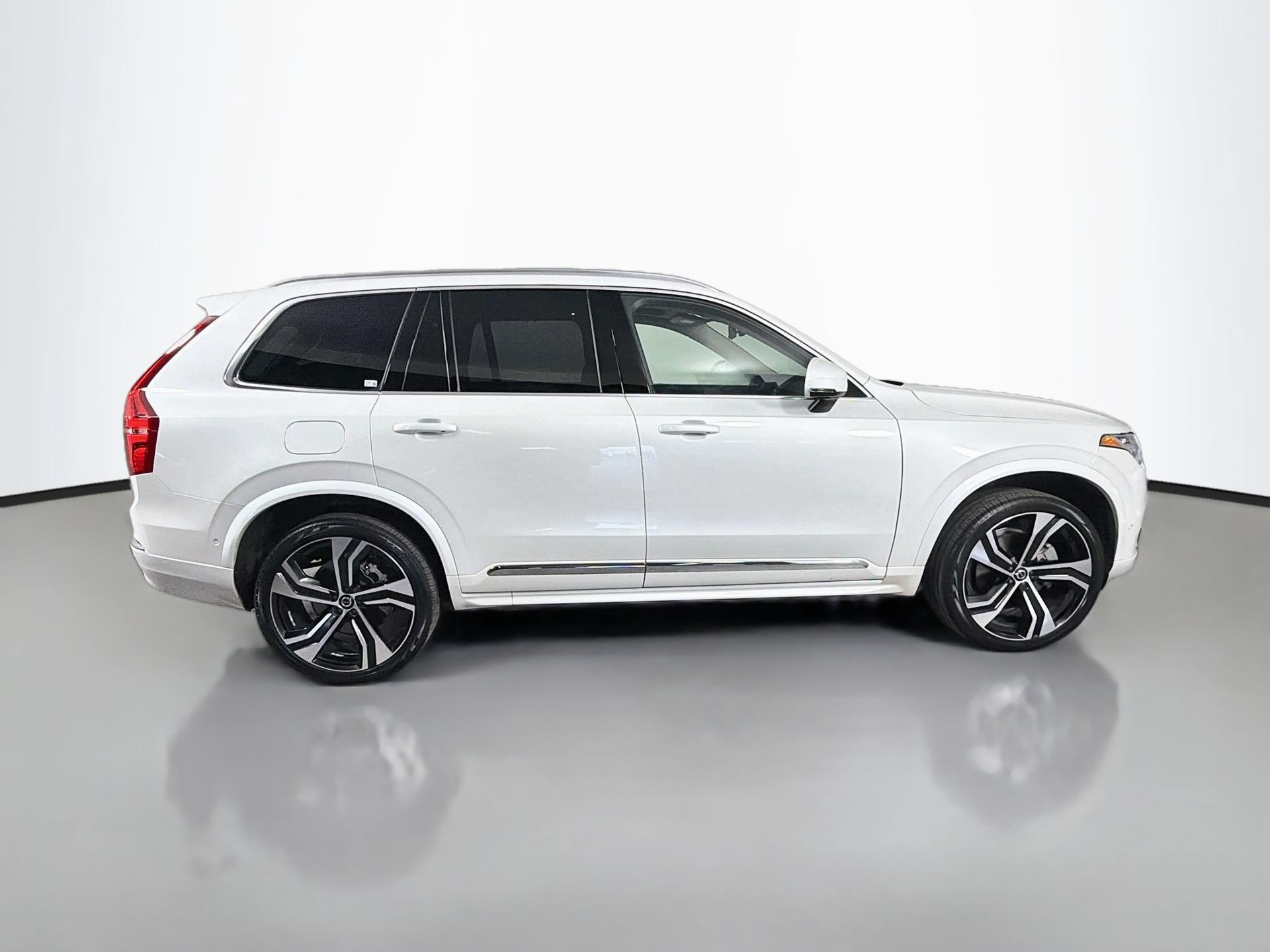 Used 2024 Volvo XC90 B6 Ultimate w/ Lounge Package AWD/4WD image 5