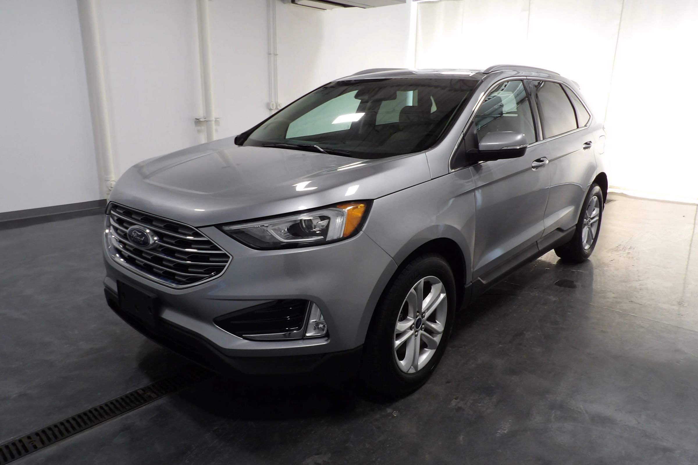 Used 2020 Ford Edge SEL w/ Cold Weather Package image 3