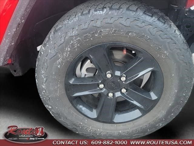 Used 2022 Jeep Wrangler Unlimited Sahara AWD/4WD image 3