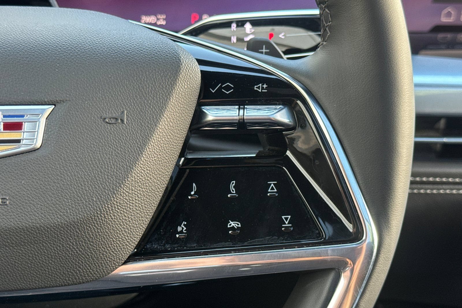 Used 2025 Cadillac Escalade Sport w/ LPO, ONYX Package AWD/4WD image 37