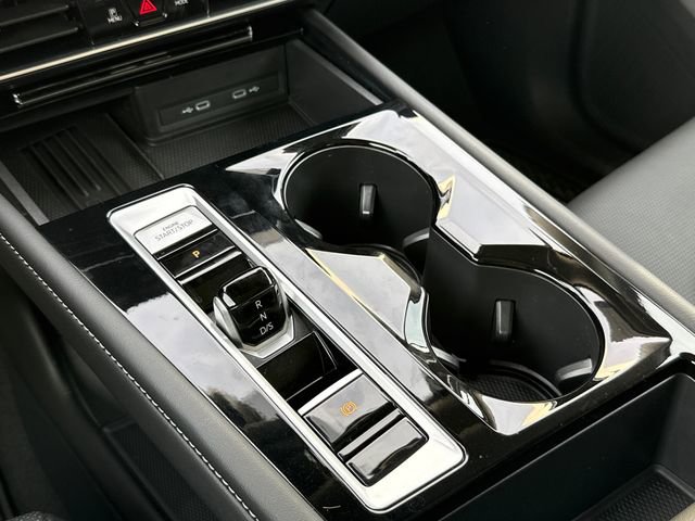 Used 2025 Volkswagen Atlas SEL Premium R-Line image 27