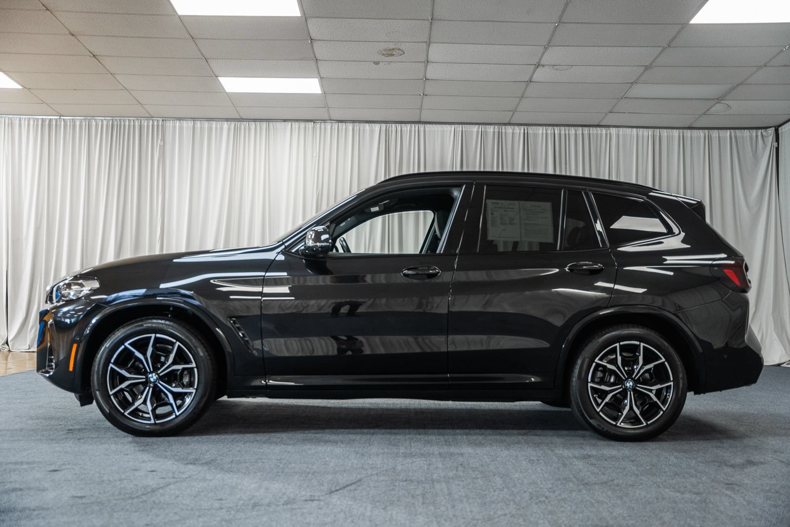 Used 2024 BMW X3 xDrive30i w/ Premium Package AWD/4WD image 4