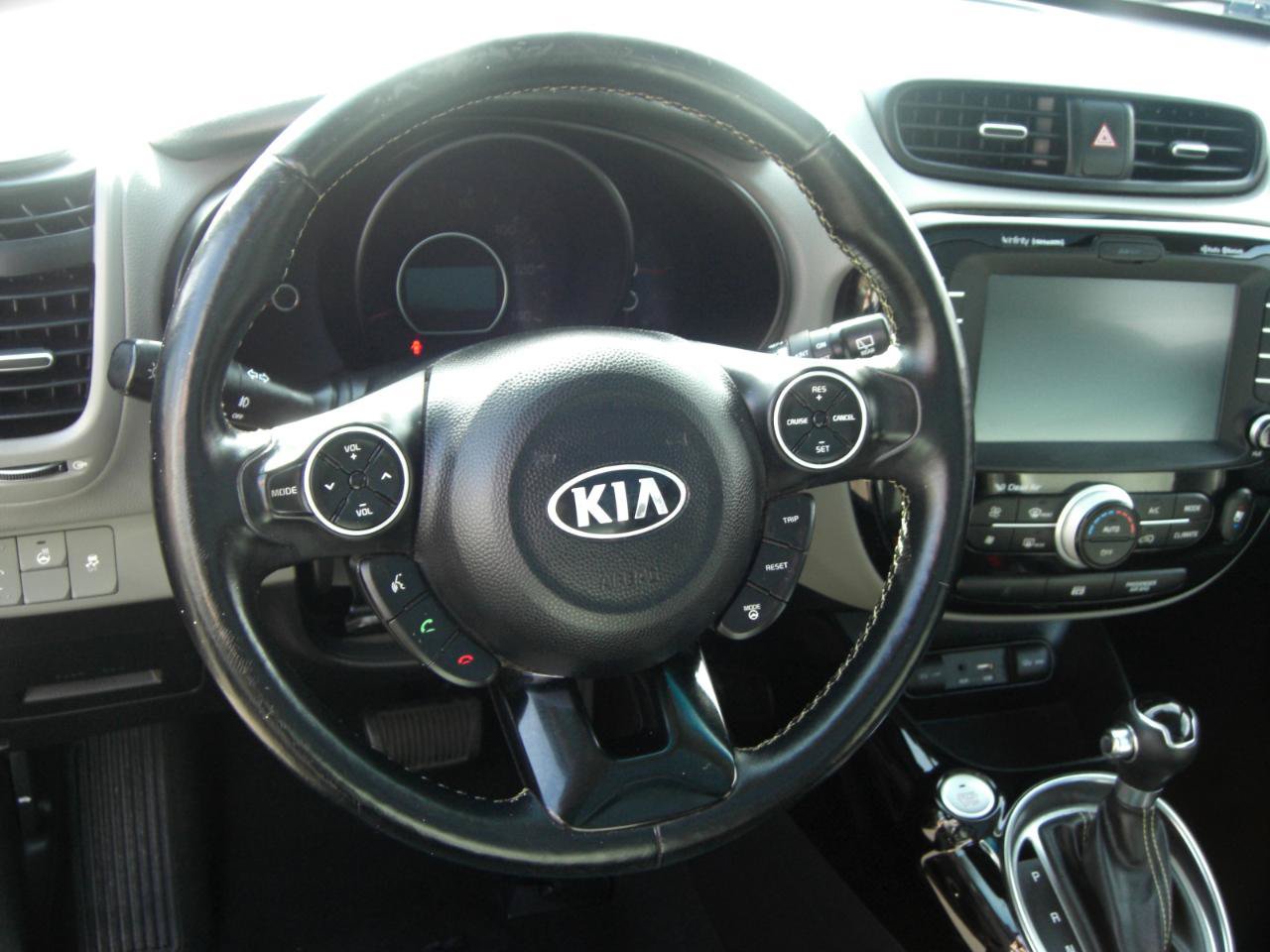 Used 2016 Kia Soul + w/ Primo Package FWD image 11