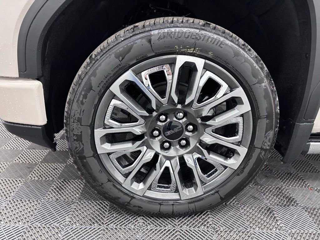New 2026 GMC Sierra 1500 Denali Ultimate w/ LPO, Black Badging Package image 17