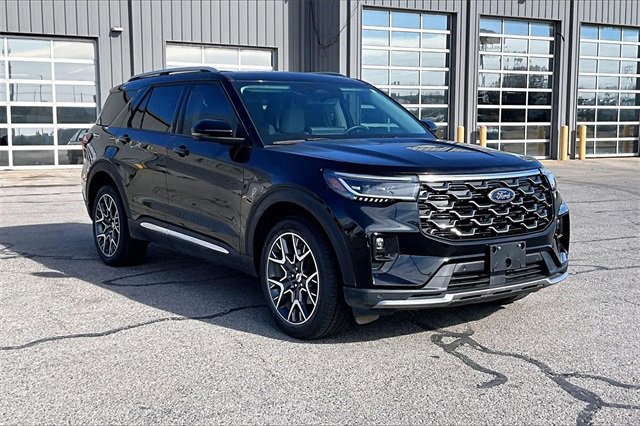 Used 2025 Ford Explorer Platinum w/ Ultimate Package image 2