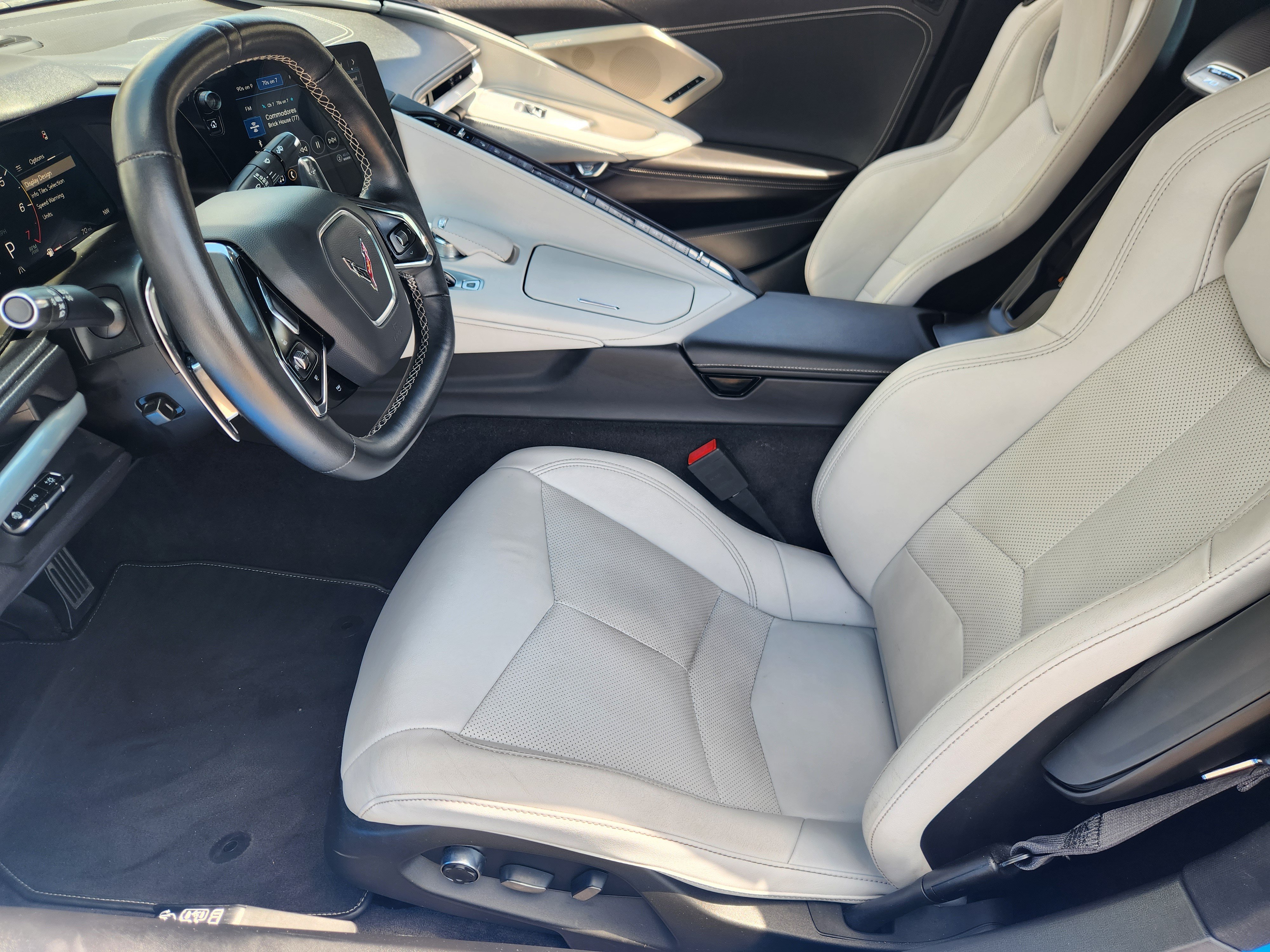 Used 2023 Chevrolet Corvette Stingray Preferred Cpe w/ Z51 Performance Package RWD image 9