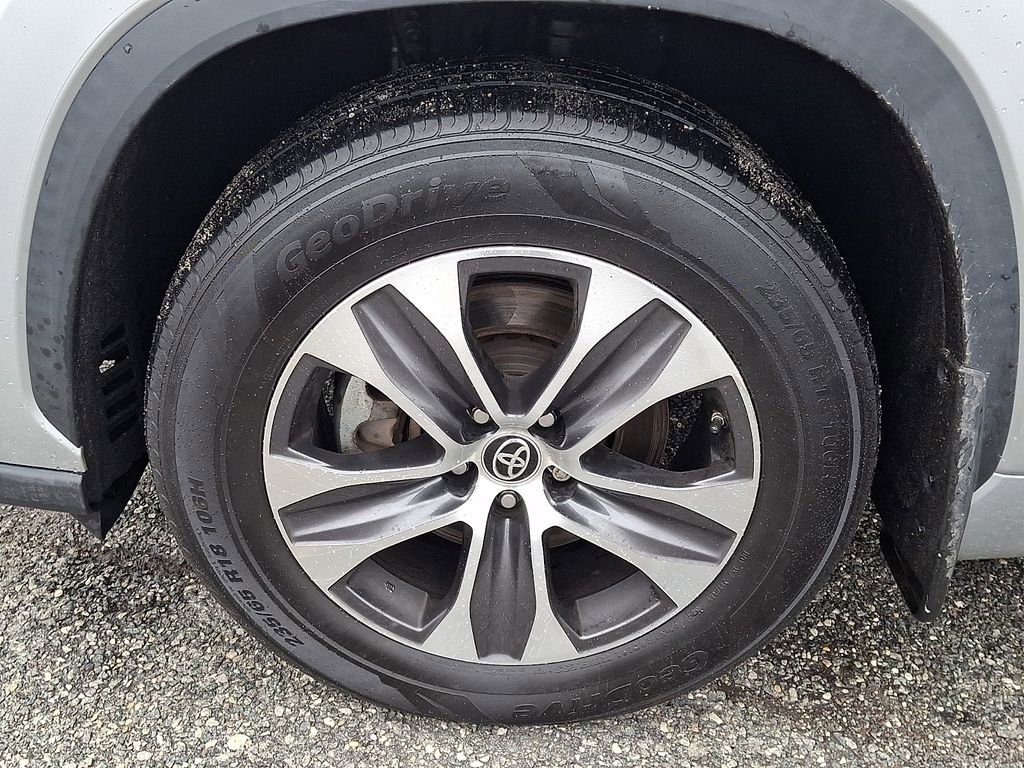 Used 2021 Toyota Highlander XLE image 29