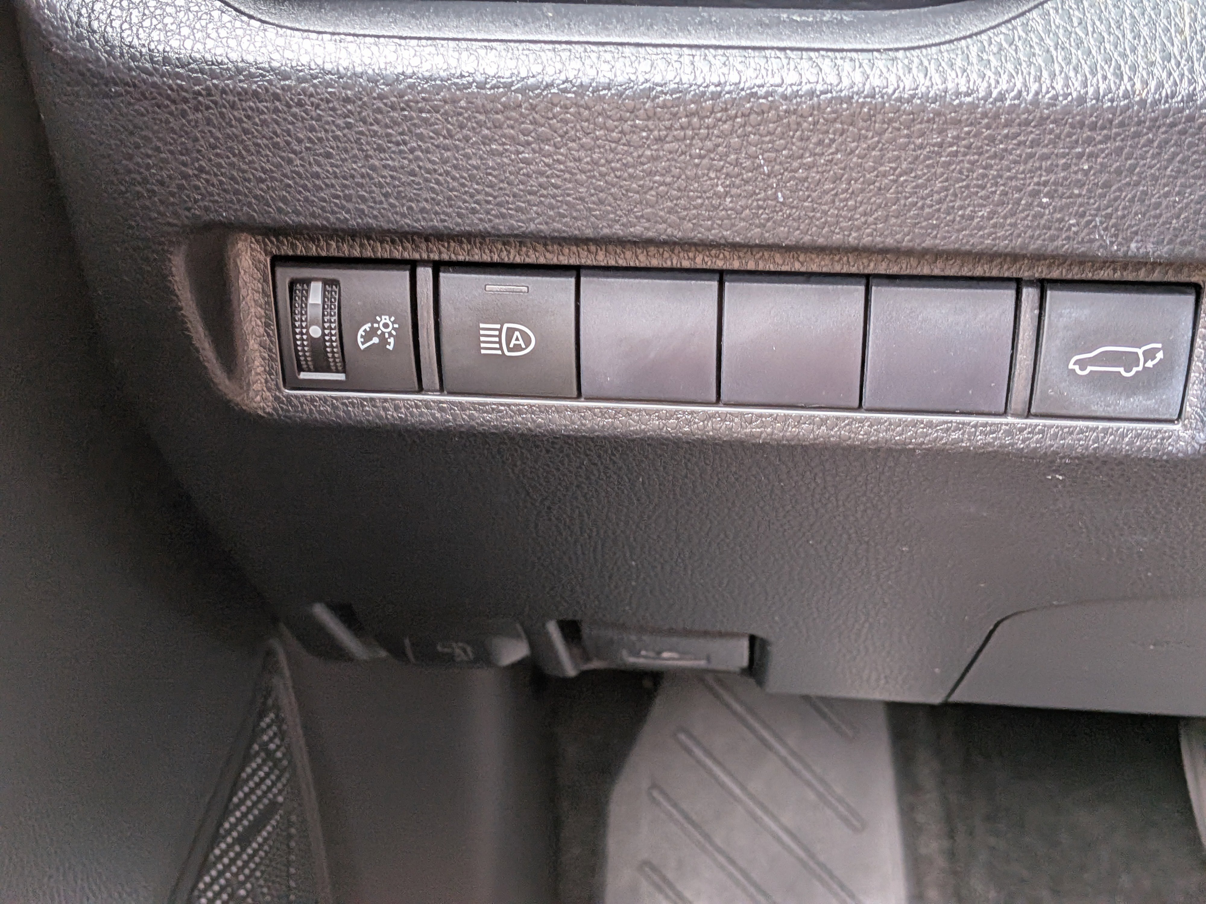 Used 2019 Toyota RAV4 XLE w/ Convenience Package image 25