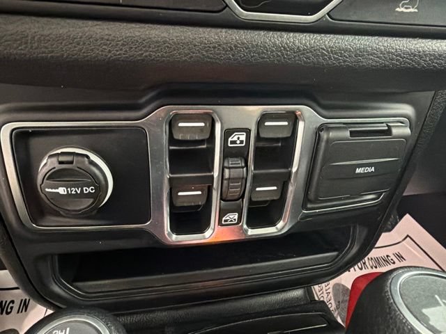 Used 2024 Jeep Wrangler Unlimited w/ Convenience Group AWD/4WD image 34