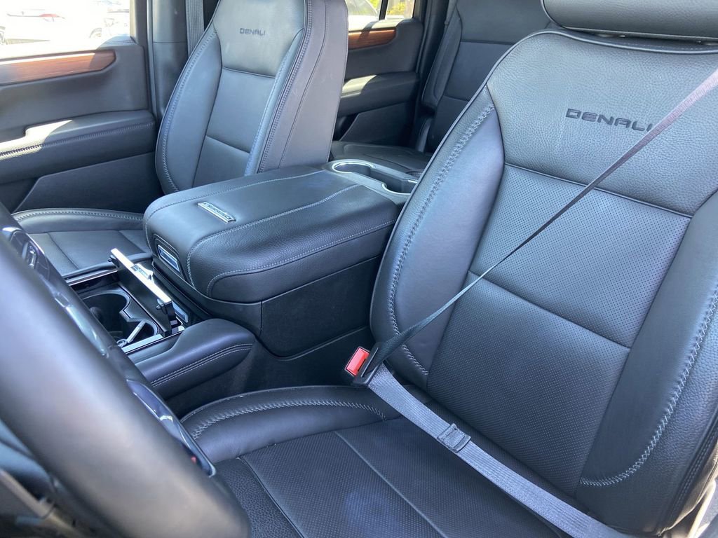 Used 2025 GMC Yukon XL Denali AWD/4WD image 15