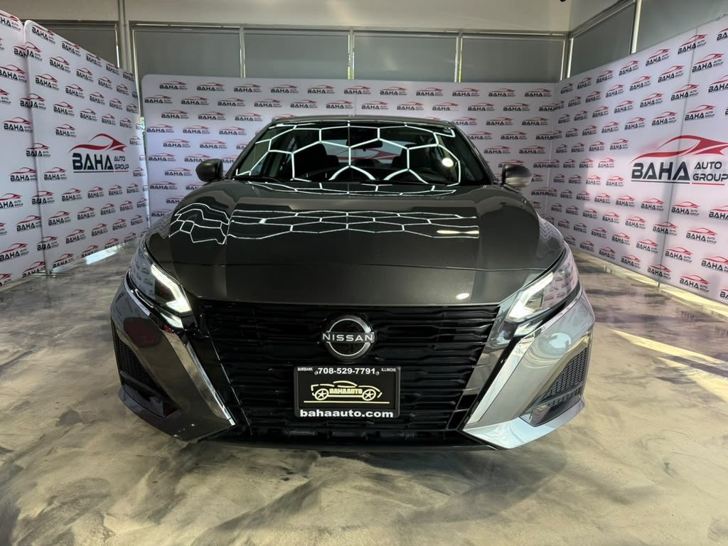 Used 2025 Nissan Altima 2.5 SV FWD image 2