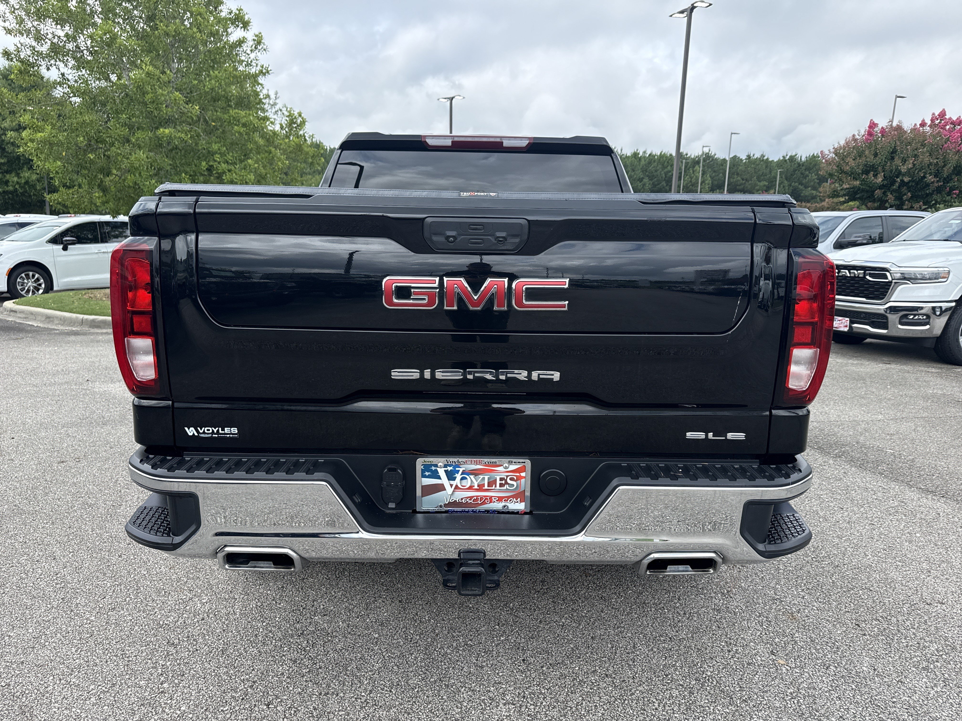 Used 2024 GMC Sierra 1500 SLE w/ X31 Off-Road Package AWD/4WD image 6