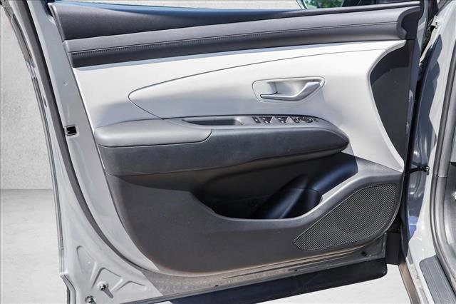 Certified 2025 Hyundai Tucson SE AWD/4WD image 12