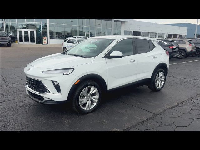 Certified 2024 Buick Encore GX Preferred w/ Comfort Package FWD image 4