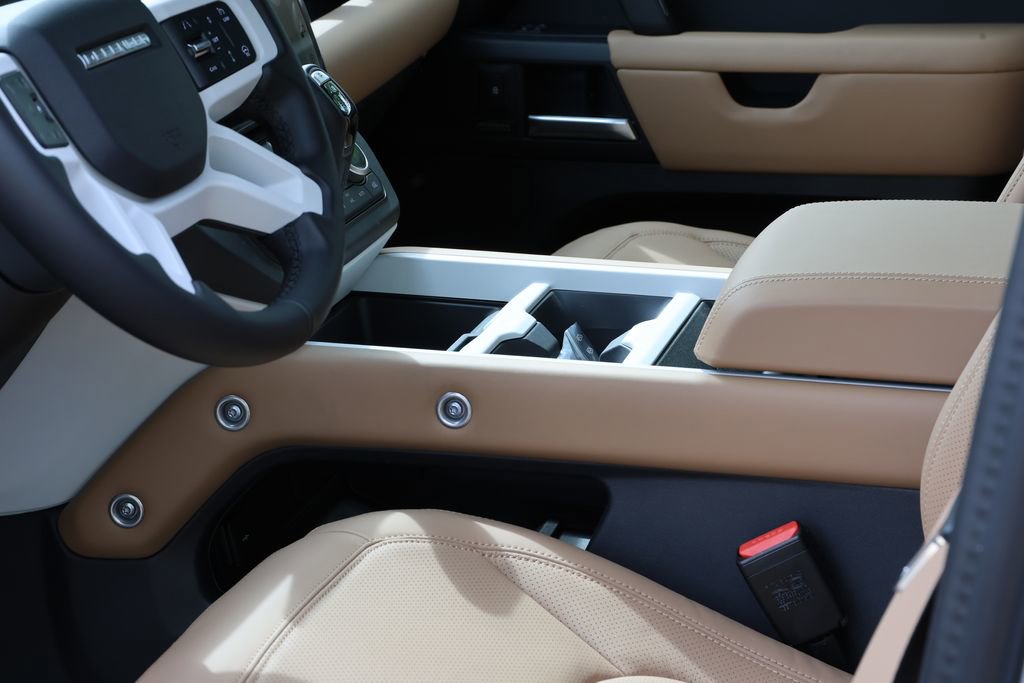 New 2026 Land Rover Defender 130 X-Dynamic SE AWD/4WD image 14