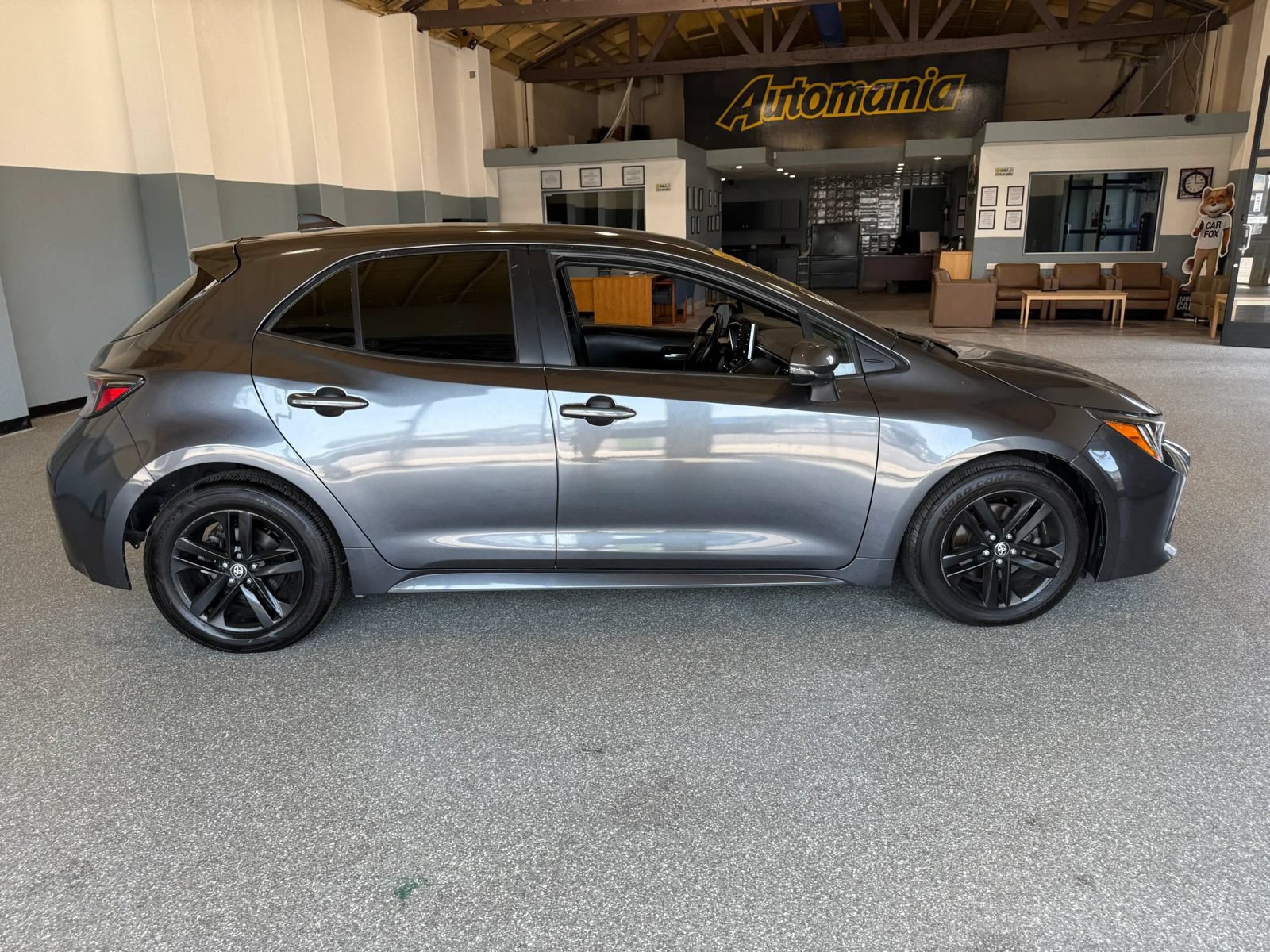 Used 2021 Toyota Corolla SE w/ Carpet Mat Package (TMS) FWD image 8