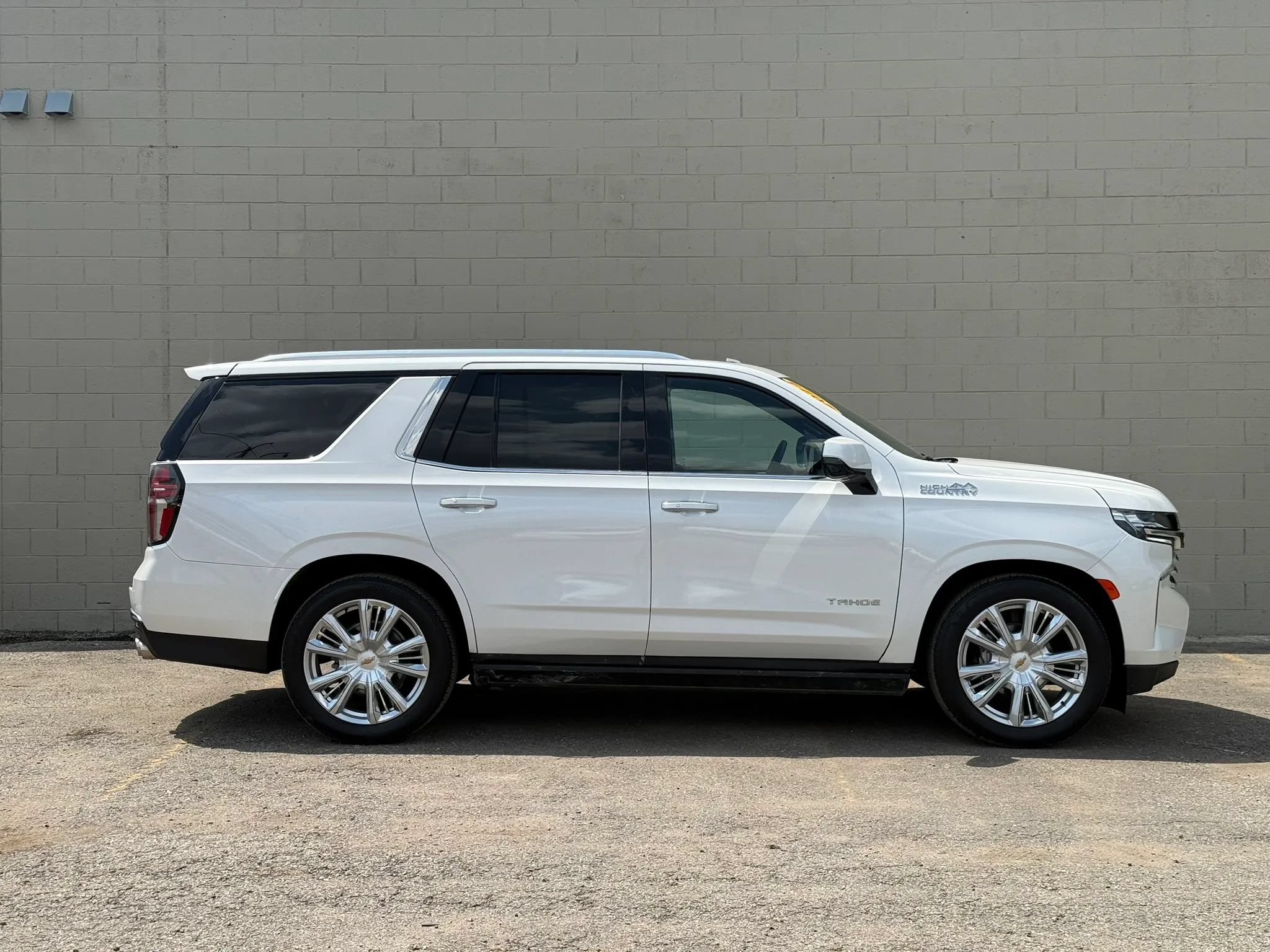 Used 2024 Chevrolet Tahoe High Country AWD/4WD image 11