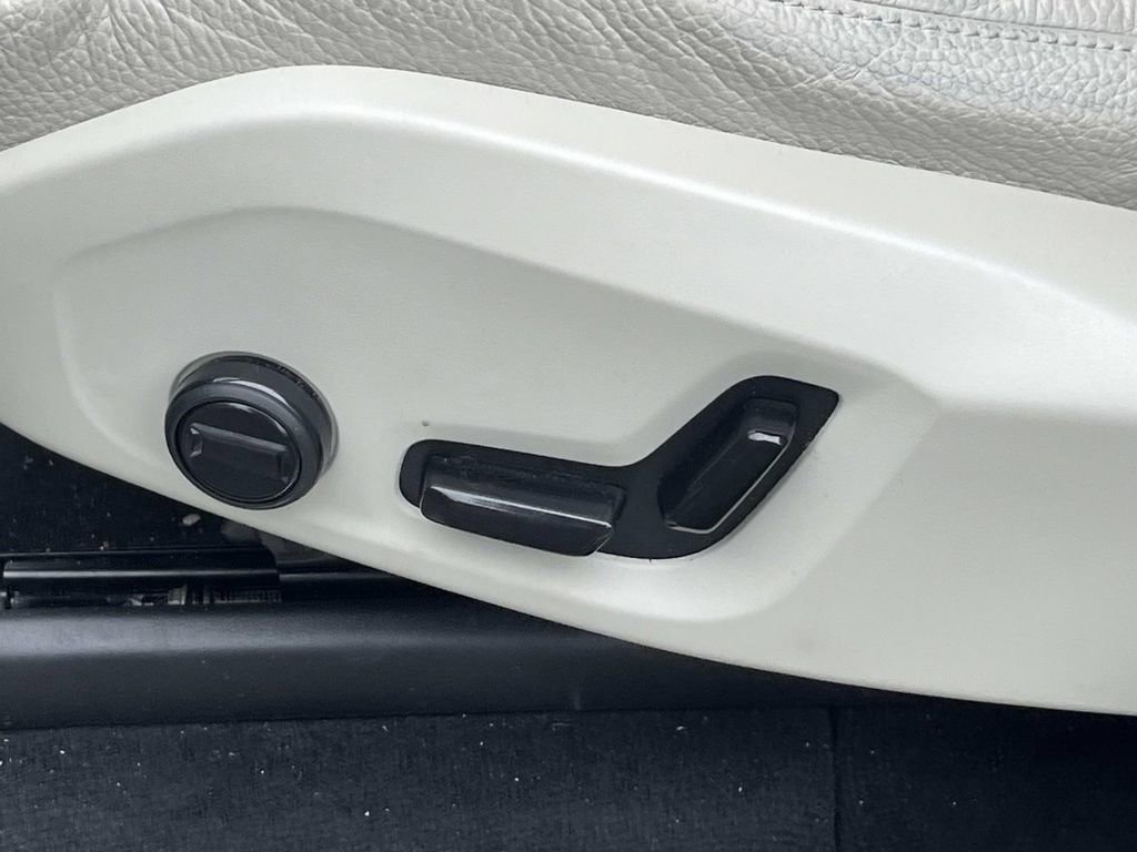 Used 2024 Volvo XC90 T8 Plus w/ Protection Package Premier image 23