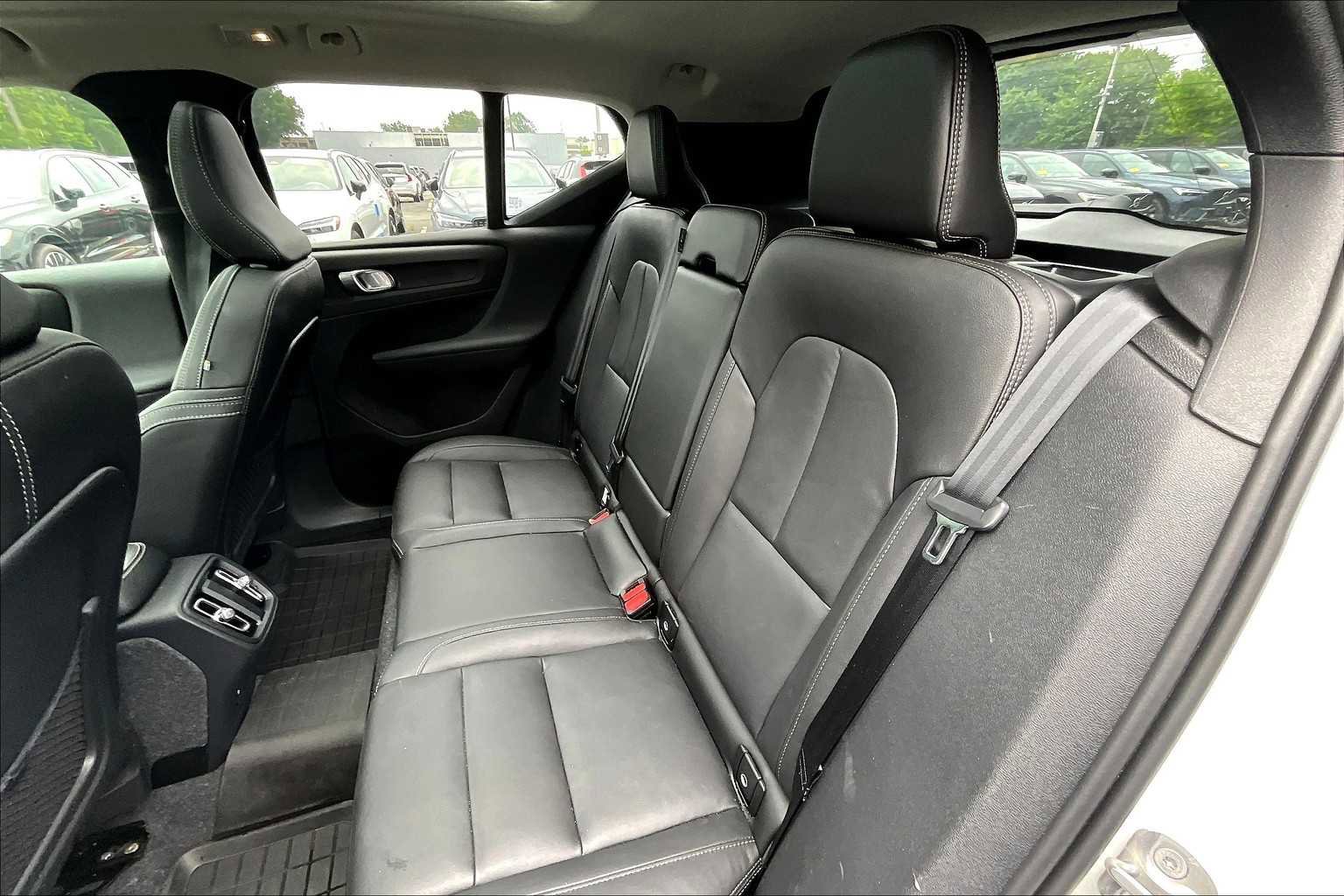 Used 2025 Volvo XC40 B5 Plus w/ Protection Package Premier image 19