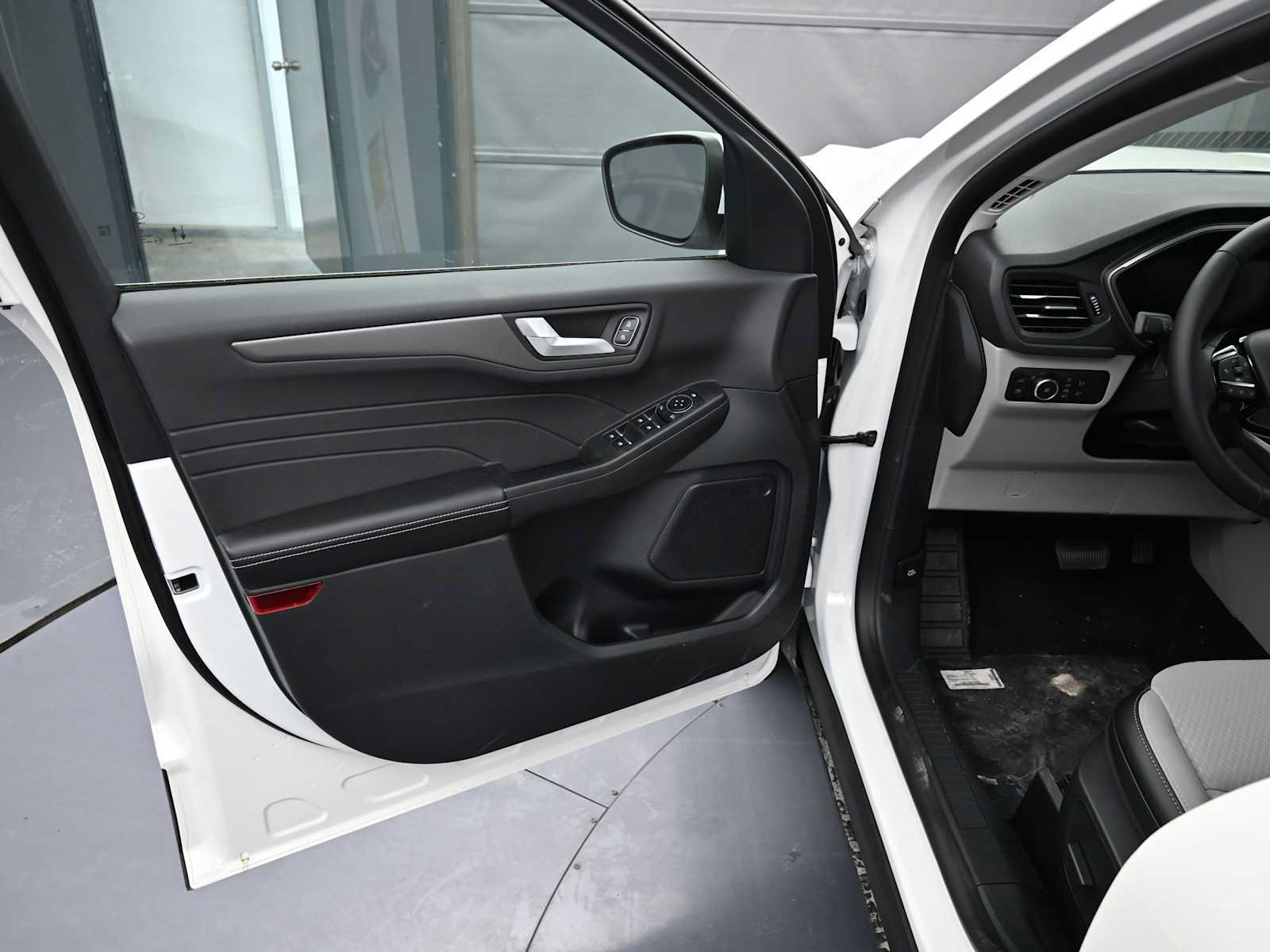 New 2025 Ford Escape SE FWD image 13