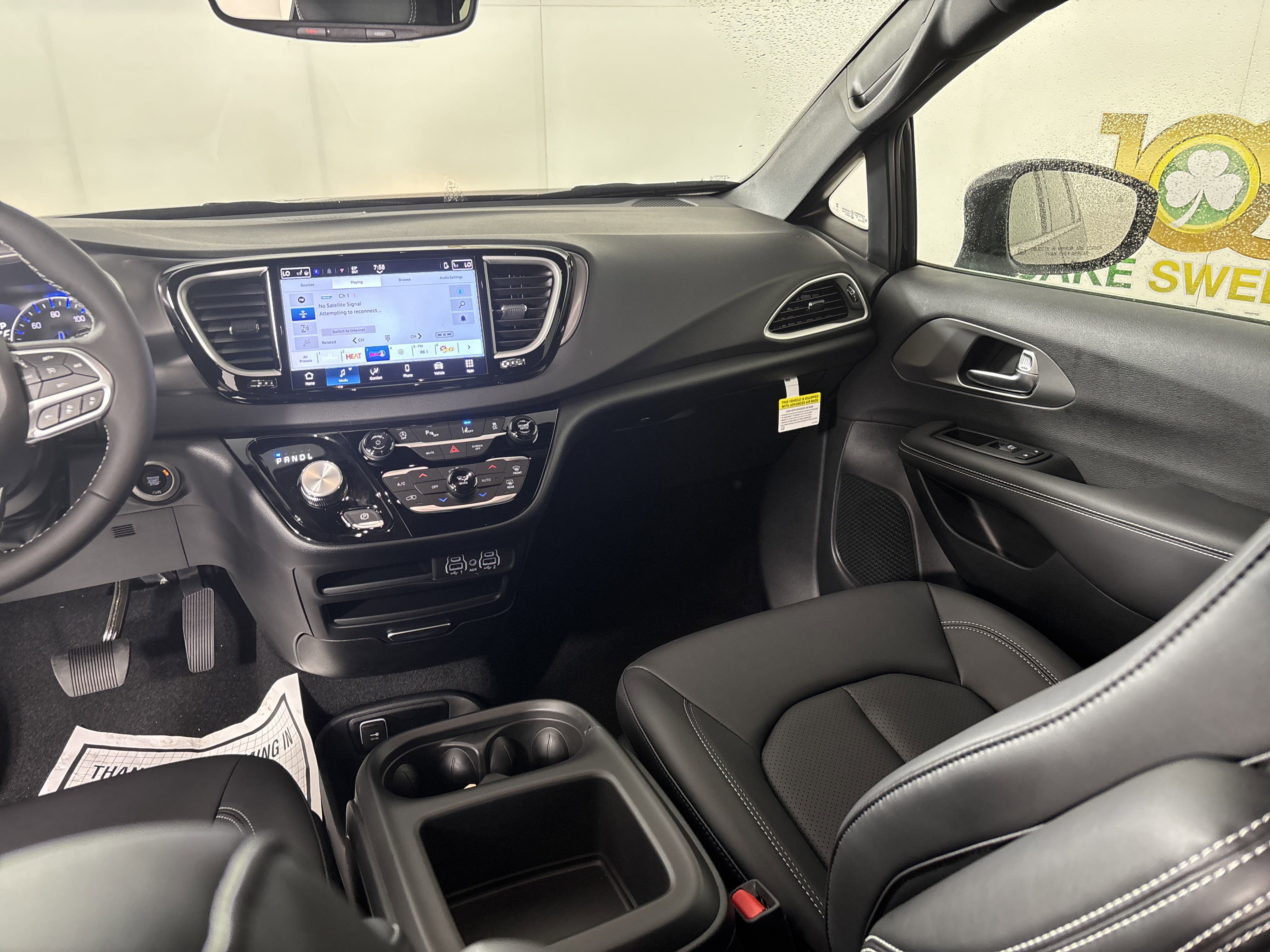 New 2025 Chrysler Voyager LX image 23